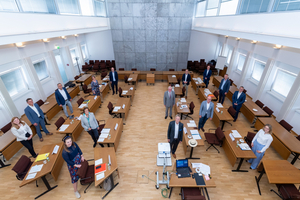 Räumlich distanziert, inhaltlich nah beieinander: CDU-Bundestagsabgeordnete und münsterländische Vertreter der Jobcenter tauschten sich in Münster aus (Aufnahme: Presseamt Münster, Michael C. Möller).